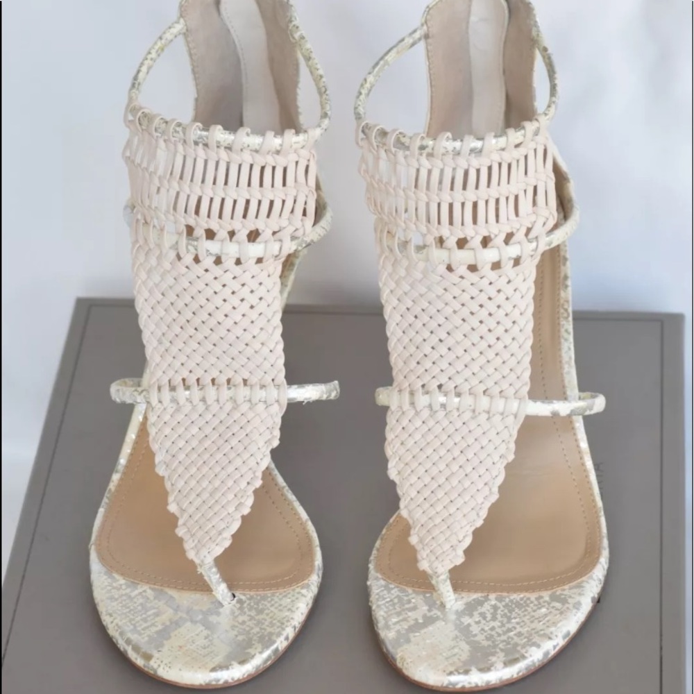 NWB BCBG Day Sandal Natural US 9M EU 39 Origi$325.